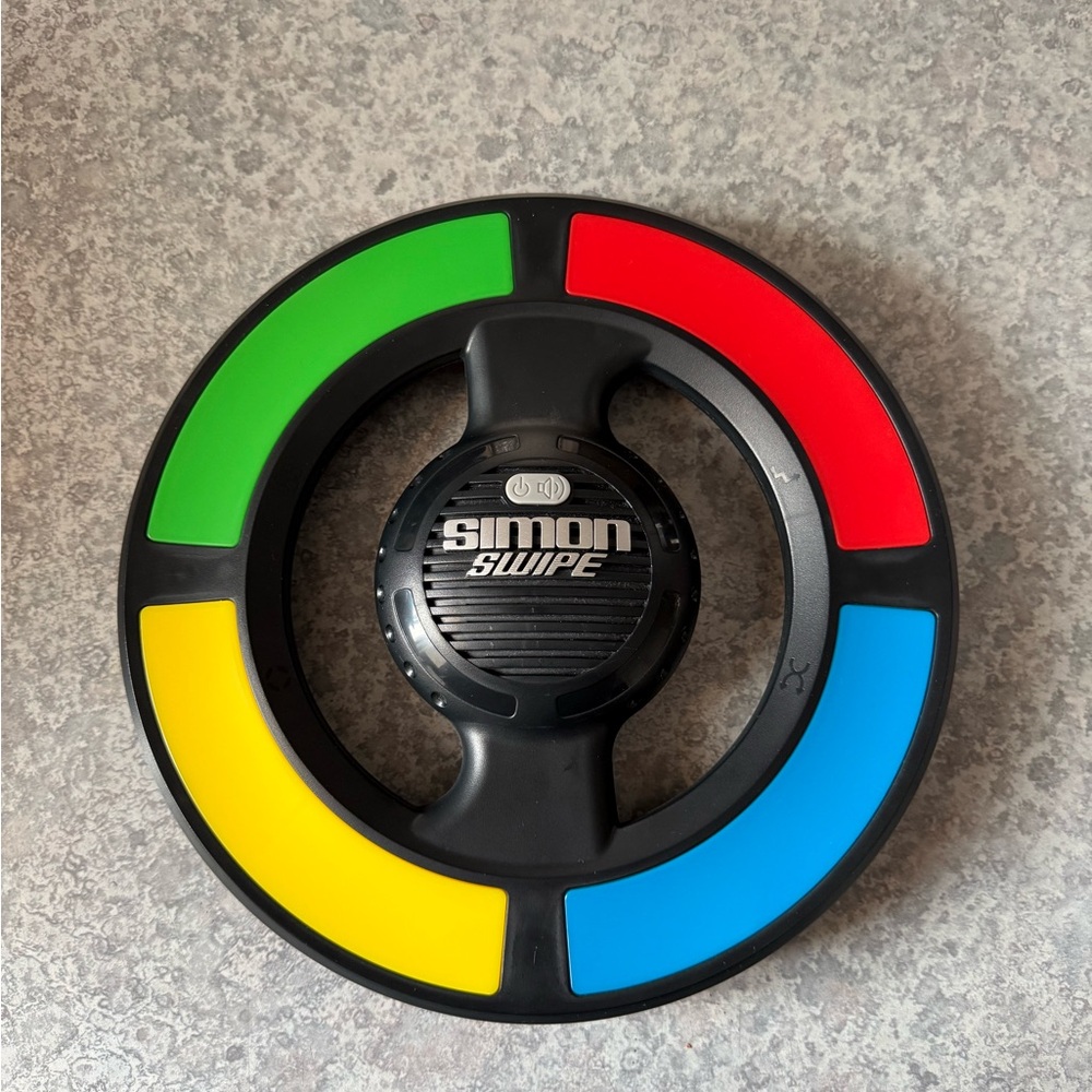 Hasbro Simon Swipe handheld board Game